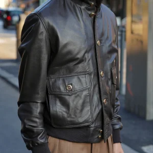 Giubbino in pelle testa di moro con bottoni oro